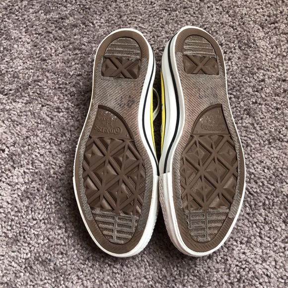 Converse Chuck Taylor All Star Low Sneaker in Yellow, size 6 - Picture 3 of 5